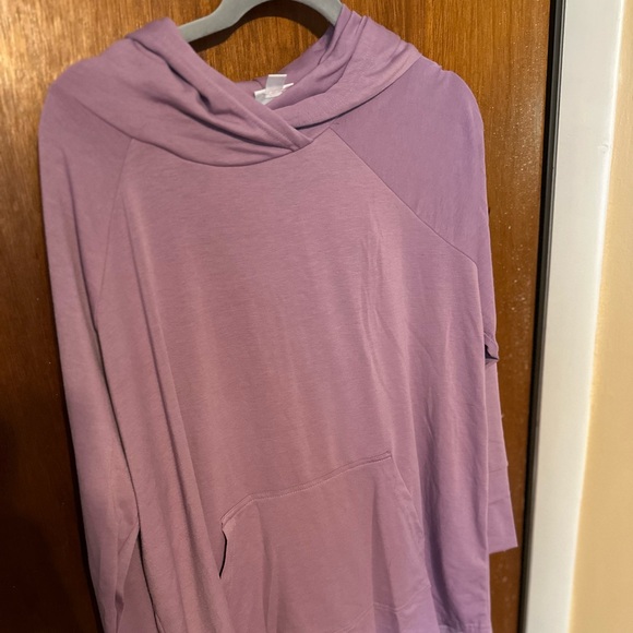 LuLaRoe Tops - LulaRoe Amber hoodie
